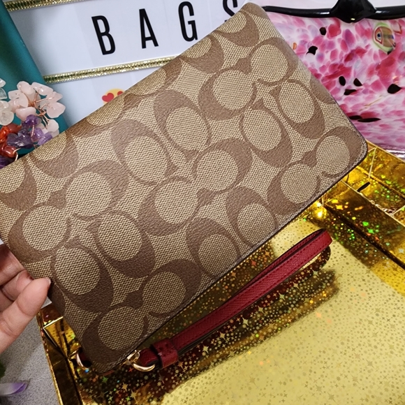 NWT Coach Signature Large Leather wristlet with charms - Picture 8 of 9